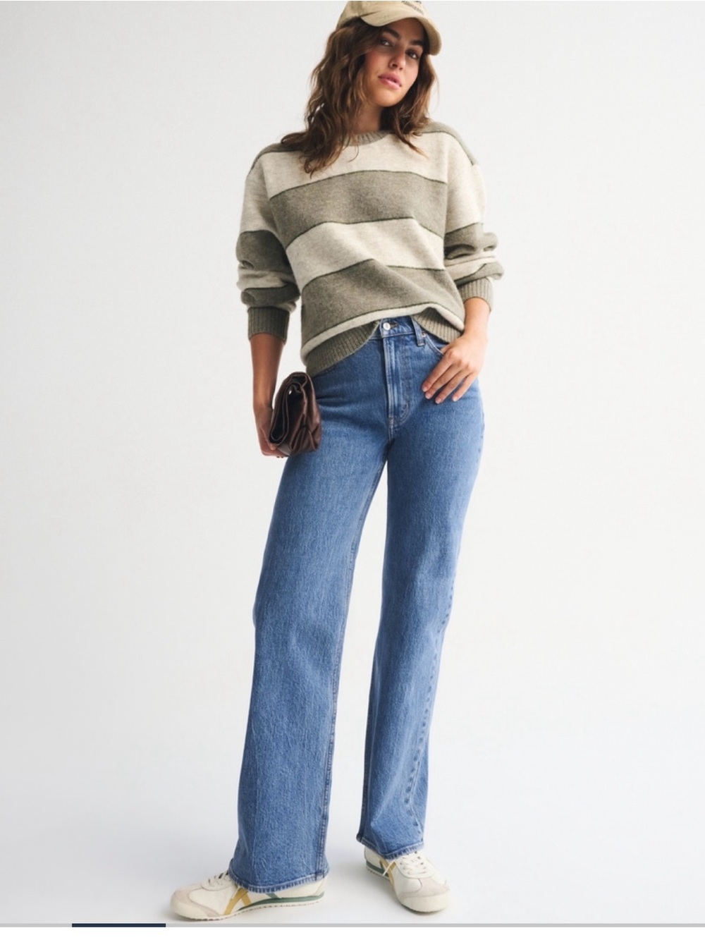 Abercrombie High Rise 90s Relaxed Jean - 27 / 4 SHORT